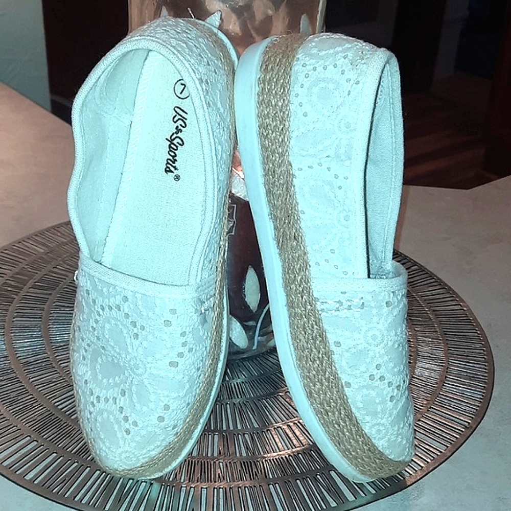 Eyelet Flats sz.7 - Picture 2 of 4
